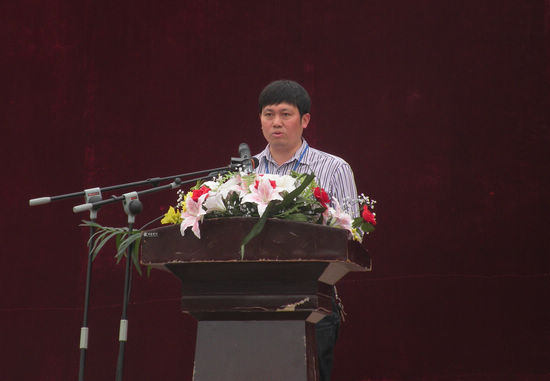 企业献爱心走进泸县一中(图2) 企业献爱心走进泸县一中(图2)