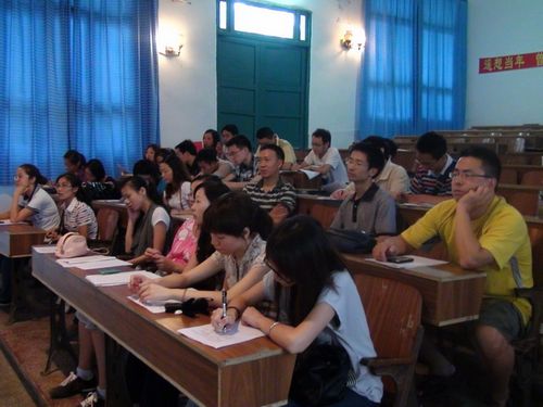 叙永二中召开“四学四强”教师党员培训动员大会