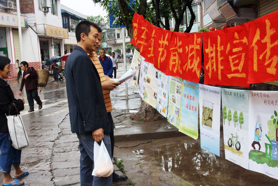 龙车镇开展“节能减排，人人参与环保”宣传活动(图2)