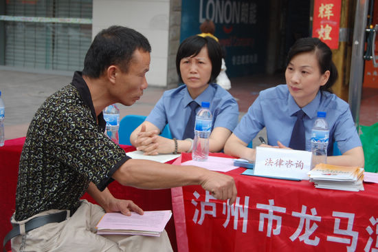 “举报宣传周” 龙马潭区检察院很“给力”(图5) “举报宣传周” 龙马潭区检察院很“给力”(图5)