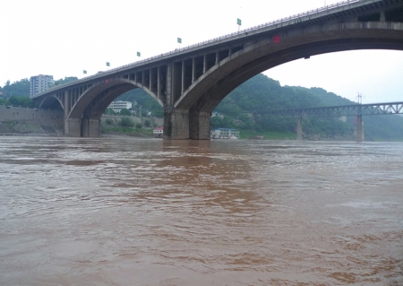 上游暴雨&nbsp;宜宾二水厂原水浑浊度数十年罕见(图2)
