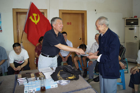 内江：红色基地开党会&nbsp;铭记誓词在心中