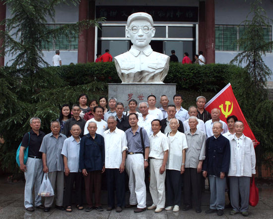 内江：红色基地开党会&nbsp;铭记誓词在心中(图2)