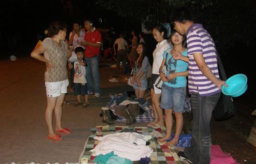 宜宾：离别前夜&nbsp;大学毕业生悲喜交加