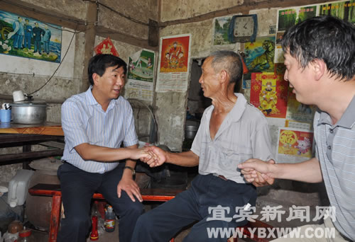 杨冬生等市领导“七一”前夕送关怀 送祝福(图11) 杨冬生等市领导“七一”前夕送关怀 送祝福(图11)