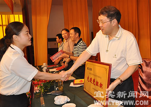 杨冬生：服务经济社会&nbsp;宜宾律师应大有作为(图3)