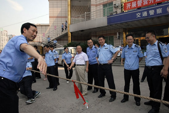 泸州公安交警庆党生日 "党的光辉照我心"颂党恩(图7) 泸州公安交警庆党生日 "党的光辉照我心"颂党恩(图7)