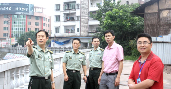 泸州市委常委、军分区政委张习到海潮镇调研(图1) 泸州市委常委、军分区政委张习到海潮镇调研(图1)