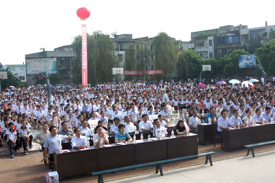 太伏镇:唱响红七月 倾听九十年(图2) 太伏镇:唱响红七月 倾听九十年(图2)
