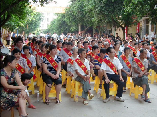 先市镇召开十个“十佳”表彰大会 庆祝党的90华诞(图2) 先市镇召开十个“十佳”表彰大会 庆祝党的90华诞(图2)
