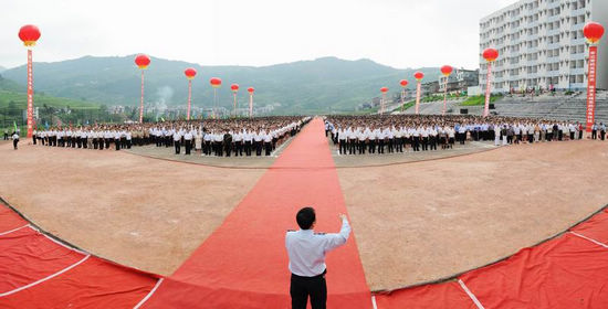 泸州古蔺举行升国旗仪式&nbsp;万名党员共庆建党90周年(图5)
