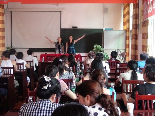 马岭镇中心校隆重庆祝中国***建党90周年(图2)