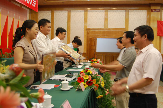 泸州市民政局召开庆祝建党90周年暨七一表彰大会(图5)