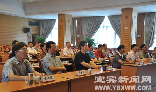 宜宾党政机关组织广大党员干部集中收看庆祝建党90周年大会(图8)
