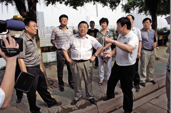 打造亲山亲水城市名片&nbsp;唐利民率队实地调研大冲山整体开发设计方案