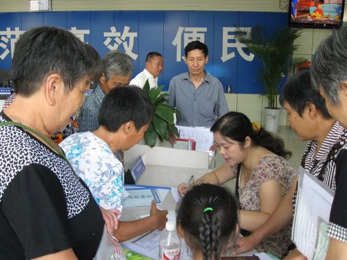 胡市镇组织失地农民集体办理社会保险(图3) 胡市镇组织失地农民集体办理社会保险(图3)
