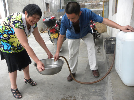 黄坭乡：灾后群众饮水无忧