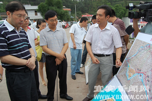 杨冬生调研宜屏路快速通道建设工作方案时要求
