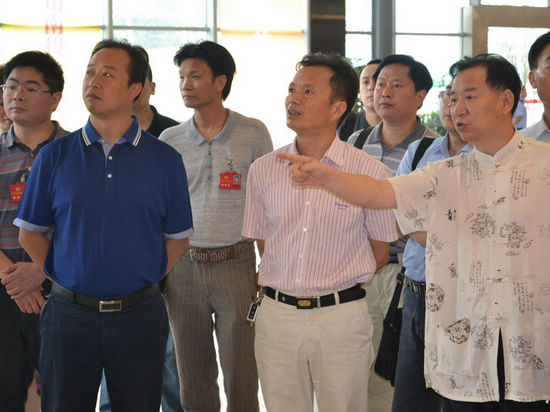 宜宾翠屏区政协主席黄继军一行莅泸视察西南商贸城(图2) 宜宾翠屏区政协主席黄继军一行莅泸视察西南商贸城(图2)