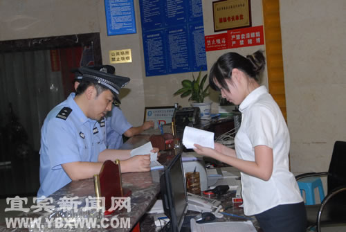 宜宾市城区娱乐场所涉毒集中整治全面铺开(图4) 宜宾市城区娱乐场所涉毒集中整治全面铺开(图4)