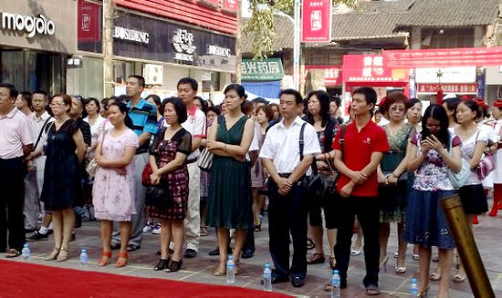 叙永总工会上街宣传《社会保险法》(图2) 叙永总工会上街宣传《社会保险法》(图2)