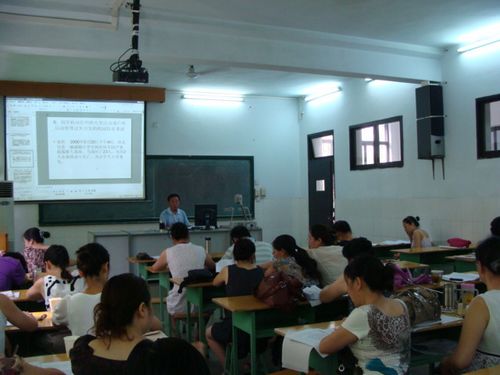 逸夫小学暑期师德师风学习活动效果好(图1)