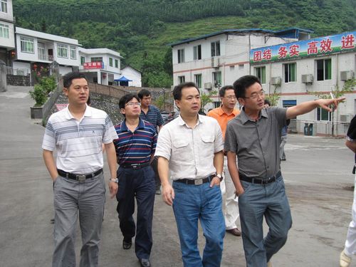 川煤集团副总经济师王昌润到威达威鑫调研(图2) 川煤集团副总经济师王昌润到威达威鑫调研(图2)