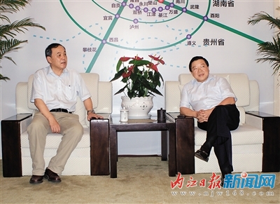 唐利民与中国建材玻璃公司总经理邢宁——共商做大做强建材产业