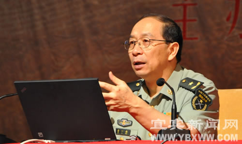 著名军事专家金一南教授来宜作国防教育报告(图2) 著名军事专家金一南教授来宜作国防教育报告(图2)