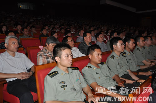 著名军事专家金一南教授来宜作国防教育报告(图4) 著名军事专家金一南教授来宜作国防教育报告(图4)