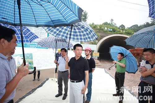 吴光镭率队视察宜泸高速公路建设工作(图3)