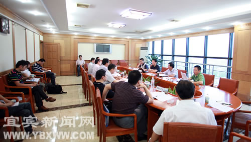 吴光镭率队视察宜泸高速公路建设工作(图4) 吴光镭率队视察宜泸高速公路建设工作(图4)