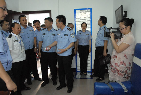泸州市交警系统召开“警民亲”活动动员会(图2)
