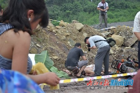 内江：一男子被推土机压得面目全非(图2)