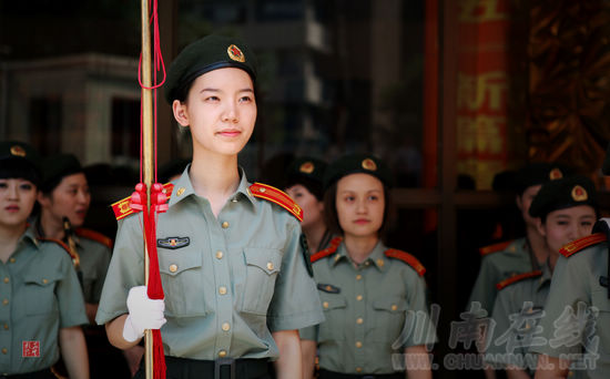 泸州:青春风采飞扬 江阳区女子民兵军乐队活动侧记(图2) 泸州:青春风采飞扬 江阳区女子民兵军乐队活动侧记(图2)