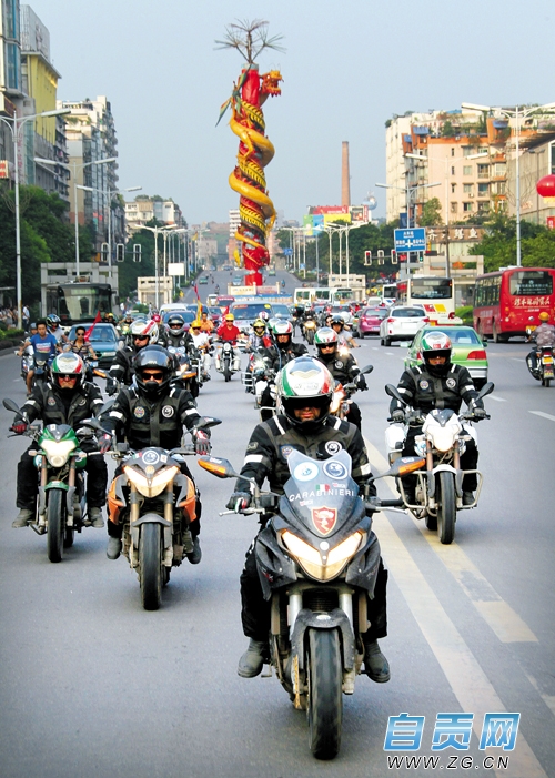 洋警察游自贡&nbsp;15名欧洲“勇士”驶进盐都(图1)