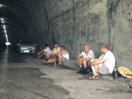 高温下如何消暑&nbsp;川南市民晒避暑“凉方”(图2)