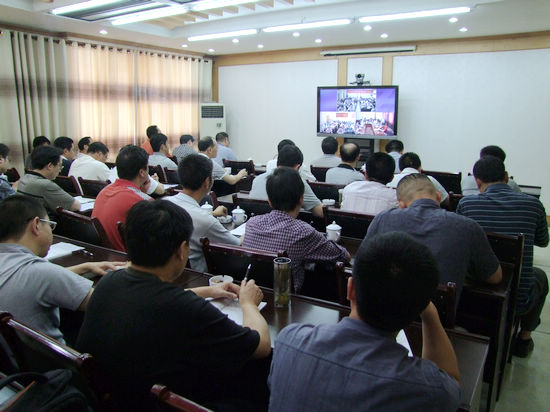 川煤集团威达公司召开防止较大事故视频会(图2)