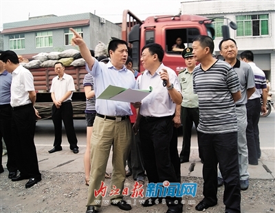 刘成鸣率队专题调研西南再生资源产业园区建设情况(图1) 刘成鸣率队专题调研西南再生资源产业园区建设情况(图1)