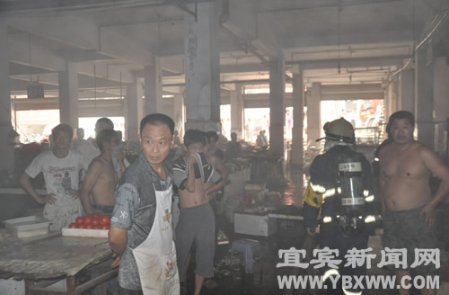 天干物燥 南岸一小区变电房发生火情(图2) 天干物燥 南岸一小区变电房发生火情(图2)