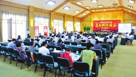 《华西城市读本》创刊座谈会昨在内江举行(图1) 《华西城市读本》创刊座谈会昨在内江举行(图1)