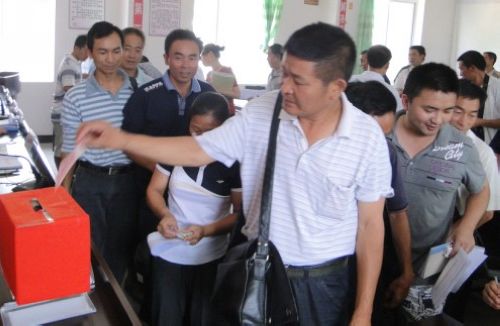 赤水镇：为栋梁工程募捐&nbsp;人人献爱心(图2)