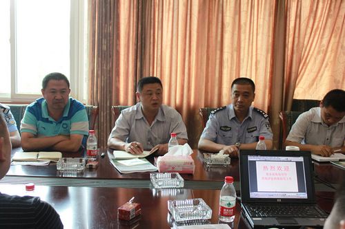 叙永公安实地参观泸县新农村道理交通秩序建设(图2) 叙永公安实地参观泸县新农村道理交通秩序建设(图2)