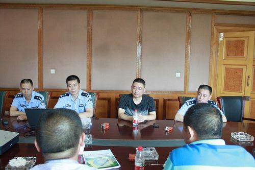叙永公安实地参观泸县新农村道理交通秩序建设