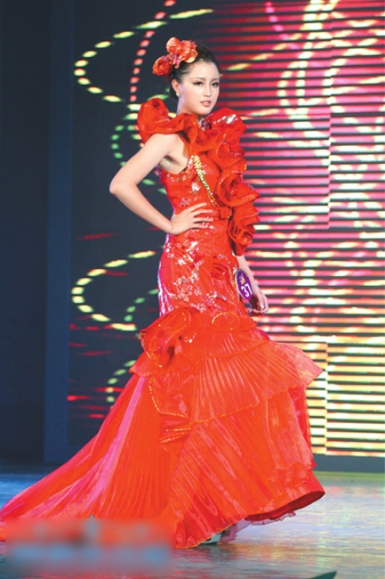 自贡两美女崭露头角(图2) 自贡两美女崭露头角(图2)