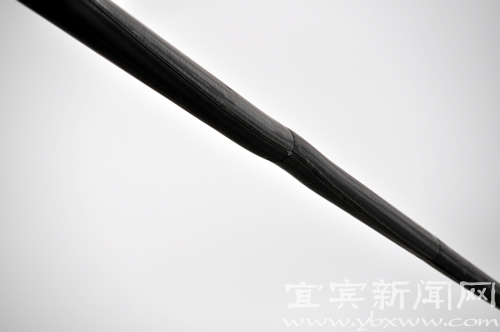 中坝大桥一斜拉钢绳套管发现破裂(图4) 中坝大桥一斜拉钢绳套管发现破裂(图4)