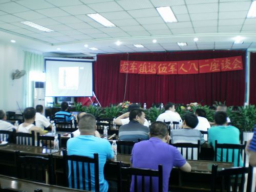 龙车镇:退伍军人谈国防发展,喜迎“八一”(图1) 龙车镇:退伍军人谈国防发展,喜迎“八一”(图1)