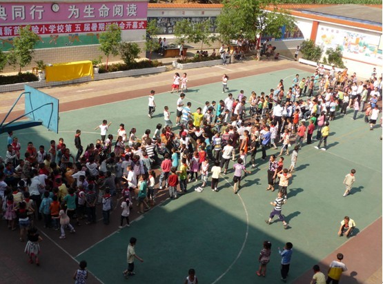 摩尼镇:举办2011年暑期留守儿童运动会(图3) 摩尼镇:举办2011年暑期留守儿童运动会(图3)