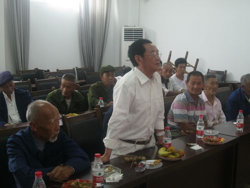 方洞镇召开建军84周年座谈会