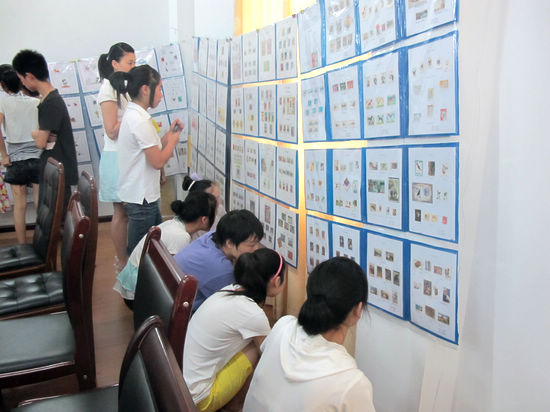 泸州:区、镇联办“邮展会” 丰富青少年暑假生活(图1) 泸州:区、镇联办“邮展会” 丰富青少年暑假生活(图1)